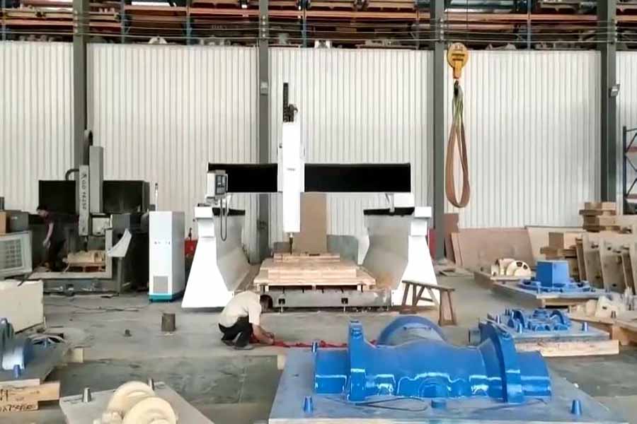 閥體加工中心設(shè)備調(diào)試完成開(kāi)動(dòng)大吉